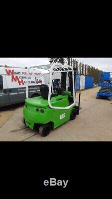 Electric forklift truck 2.5 tonne capacity. Cesab Not Toyota Nissan Linde