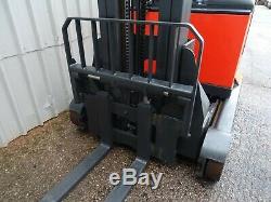 LINDE R20s USED ELECTRIC REACH FORKLIFT TRUCK. (#2305)