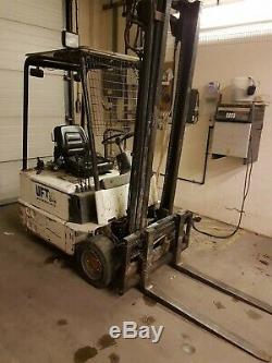 Linde E15 electric counterbance fork lift truck warehouse yard building site