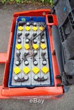 Linde T18 electric power pallet truck / forklift