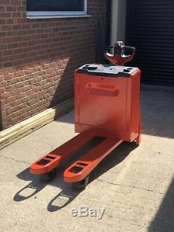 Linde T20 electric power Pallet Truck/ Forklift 2015 Only 120 Hours