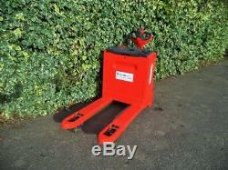 Linde T20 electric power pallet truck / forklift-With Only 2 Hours