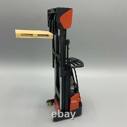 NZG Diecast Model Linde R14 X Electric Reach Truck 125 Includes Pallet 2018