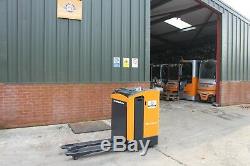 Still su20 electric pallet truck, 2011, ride on sit on forklift linde t20 t16