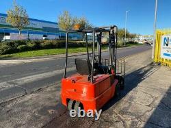 Used 3 Wheel electric Forklift truck Linde E15 3.3M lift height 1500 KG