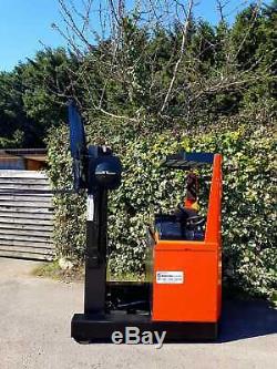 Bt Chariot À Mât Rétractable / Forklift- Électrique -bande Aisle -hyster, Linde