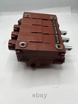 L0009442702 Linde 3 Spool Valve SKU-11220827A<br/><br/>Traduction en français: Vanne à 3 voies Linde L0009442702 SKU-11220827A