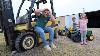 Utiliser Des Tracteurs Pour Enfants Pour Sauver Le Chariot Élévateur À Fourche Dans Les Tracteurs De Boue Pour Les Enfants